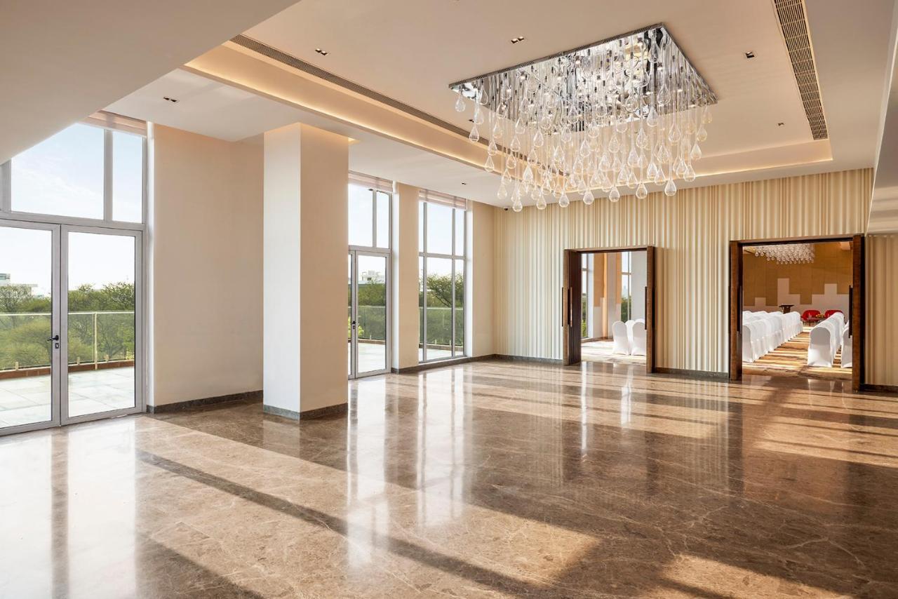 Hyatt Place Jaipur Malviya Nagar Bagian luar foto The interior of the hotel