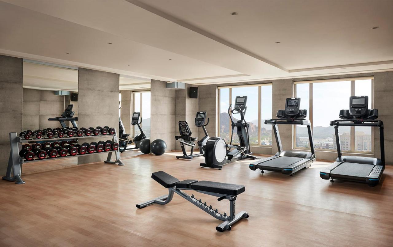 Hyatt Place Jaipur Malviya Nagar Bagian luar foto A gym in a hotel