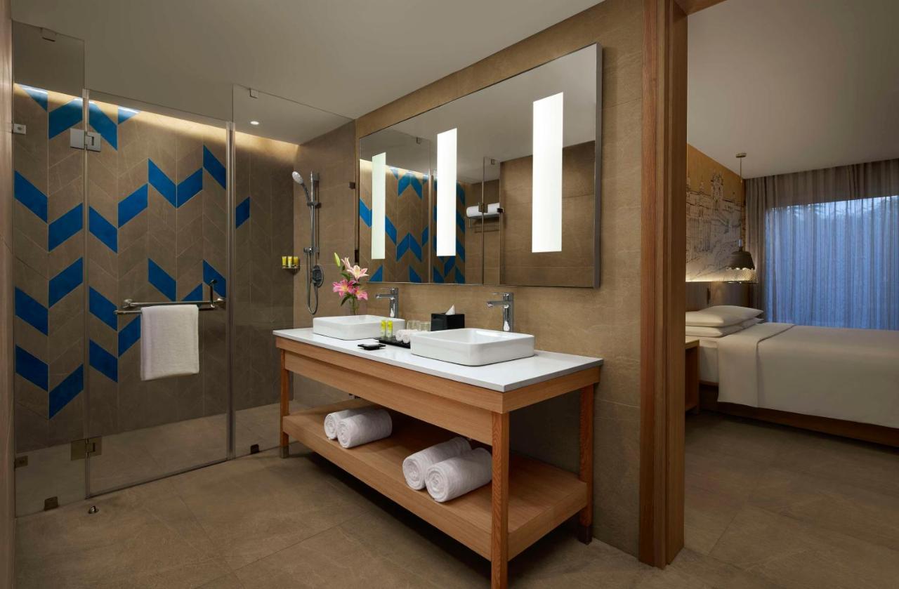 Hyatt Place Jaipur Malviya Nagar Bagian luar foto Bathroom