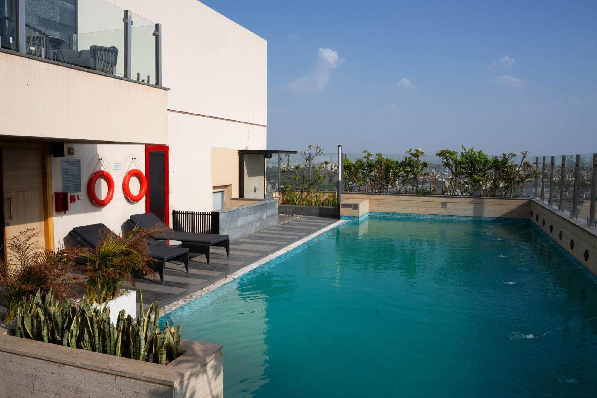 Hyatt Place Jaipur Malviya Nagar Bagian luar foto Pool at the hotel