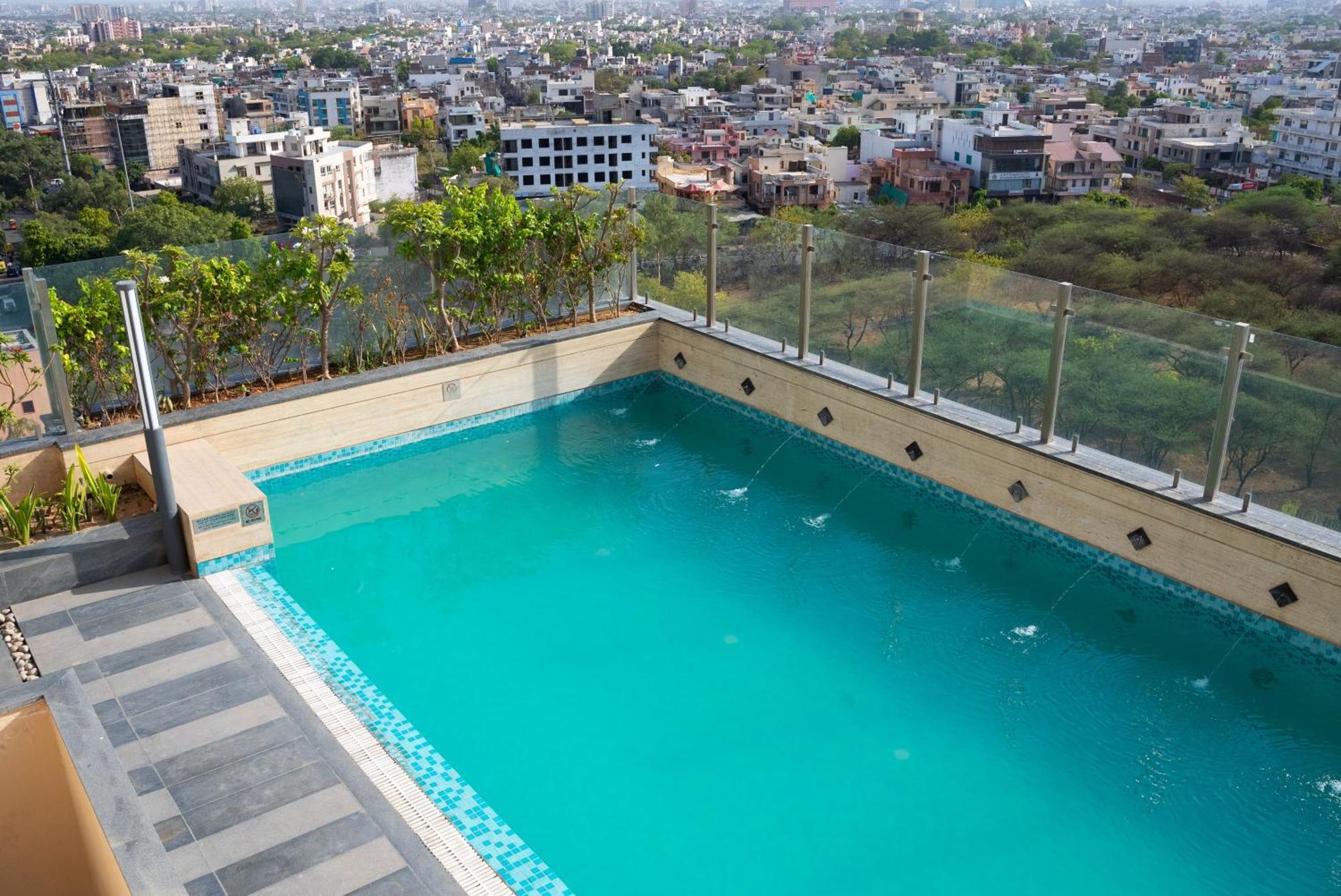 Hyatt Place Jaipur Malviya Nagar Bagian luar foto Swimming pool at the hotel